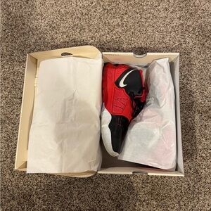 Nike Kyrie Low 5 University Red/White Me s size 11.5